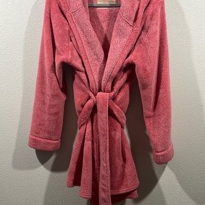Xhilaration pink bathrobe